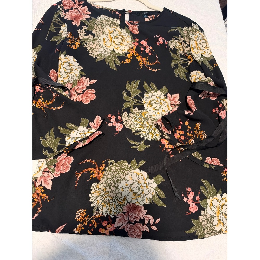 Lily Black | Floral Bell-Sleeve Blouse with Grosgrain Ribbon Ties - Picture 4 of 11